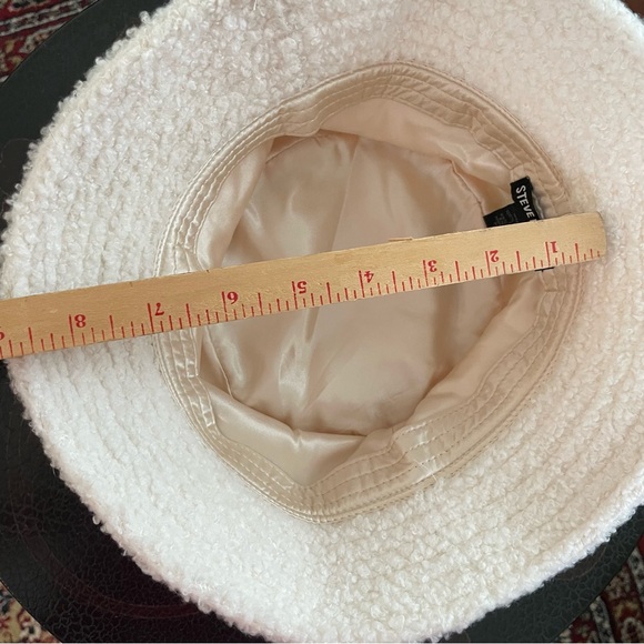 Steve Madden Sherpa Bucket Hat Satin Lined NWT - Picture 10 of 10